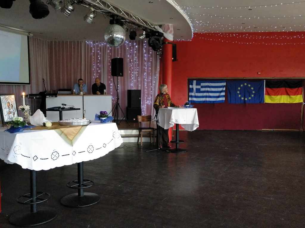 Dr. Sigrid Skarpelis-Sperk (Vorsitzende der Vereinigung der Deutsch Griechischen Gesellschaften) spricht über Jugendarbeitslosigkeit in Europa, die Bemühungen der EU und die Gründung eines Deutsch-Griechischen Jugendwerks